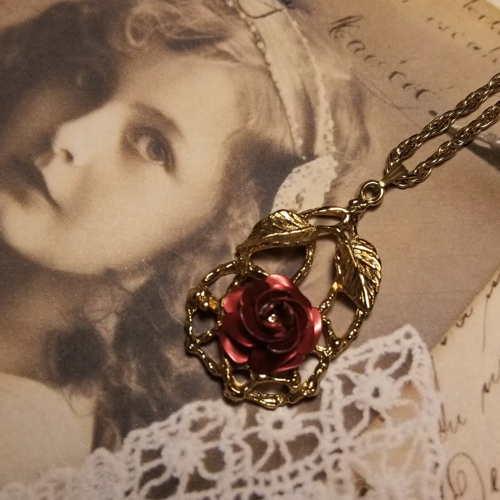 Gorgeous VTG Rose Necklace - Picture 3 of 7